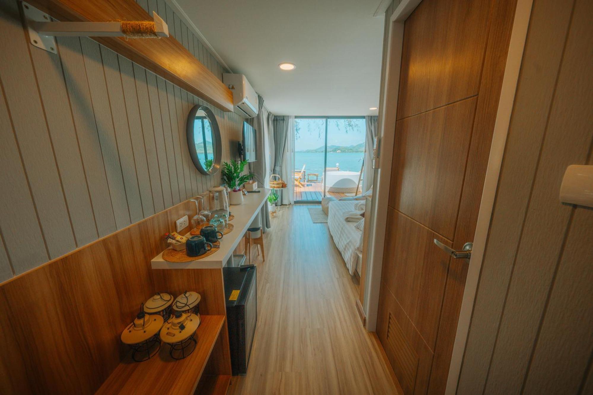 Sea Sand See Sky Beach Front Resort Phuket Bagian luar foto